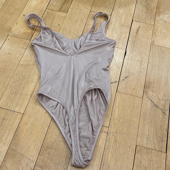 Lisanza Bodysuit Sz 3 - Picture 9 of 15